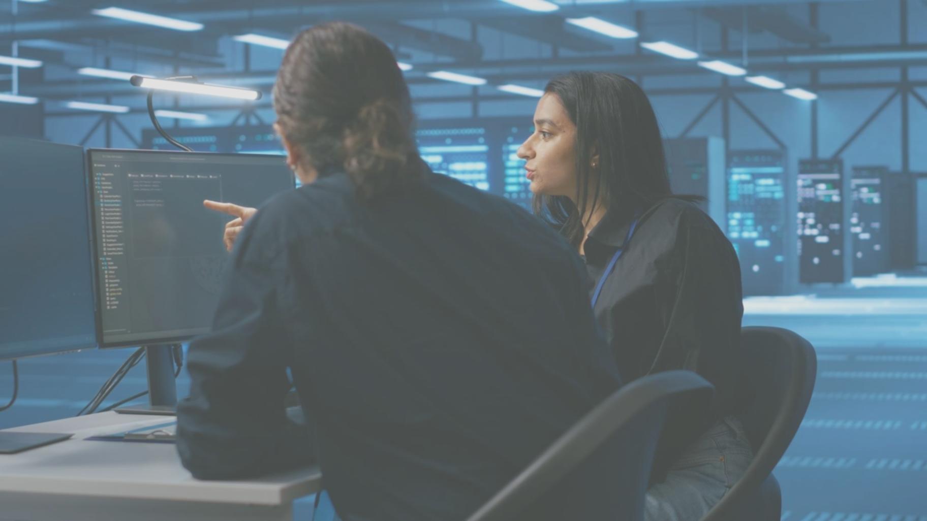 Workspace moderne de design avec écrans multiples montrant des interfaces de jeux